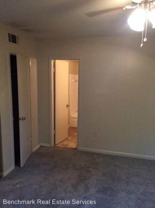 Building Photo - 1 br, 1 bath Apartment - 2303 Columbia Ct.