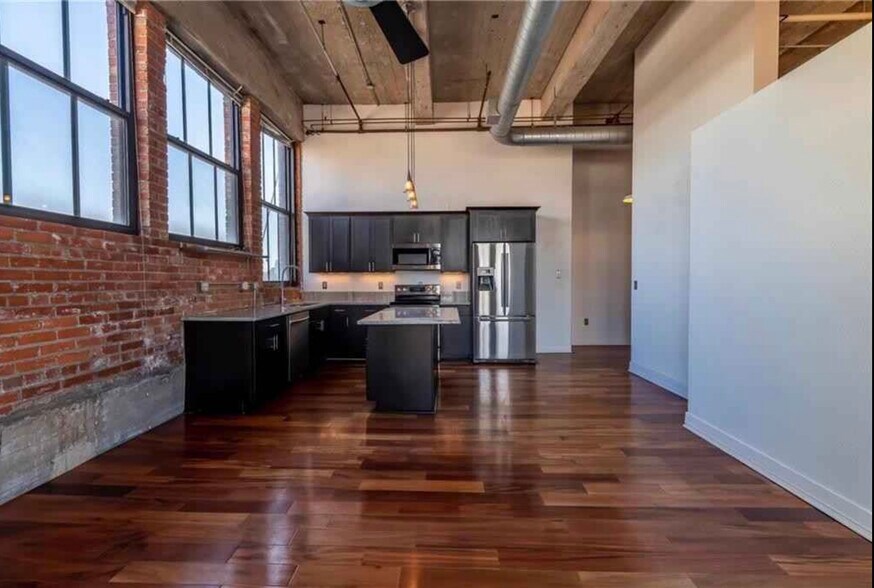 Building Photo - 1535 Walnut St Unit 701