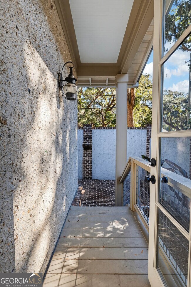 Building Photo - 1030 Village Oaks Ln