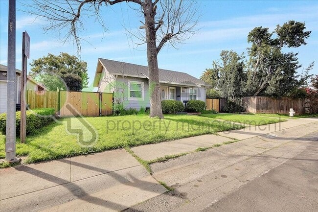 Building Photo - 4404 Lantana Ave