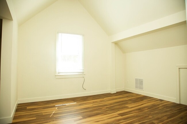 Building Photo - 4 Bedroom House Available Near Scott Stadi...