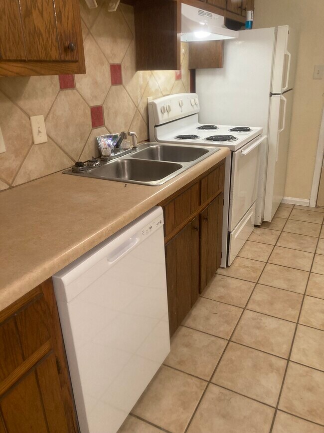 Building Photo - 33 Rushwood Dr