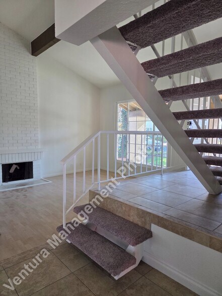 Building Photo - 2333 Lawnview Ct
