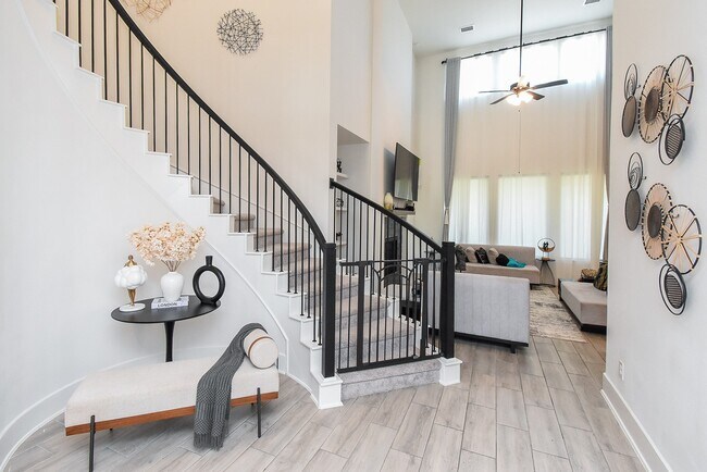 Building Photo - 823 Sarasota Shore Dr