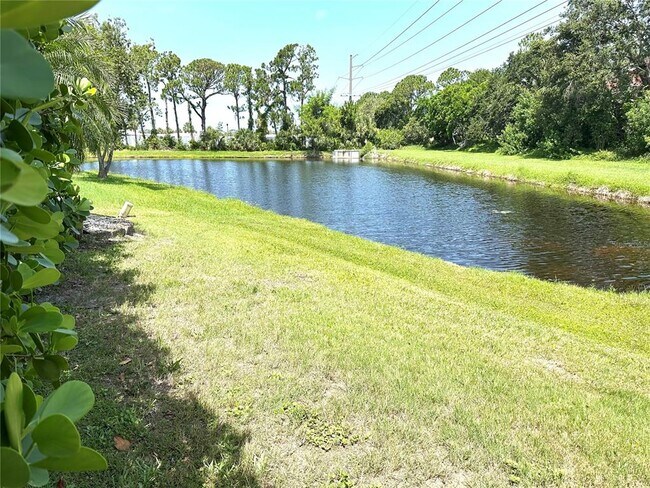 Building Photo - 8870 Huntington Pointe Dr