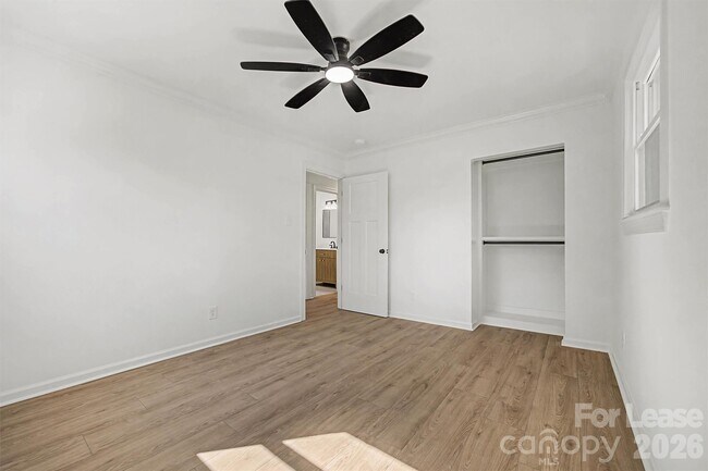 Building Photo - 357 Barnes St