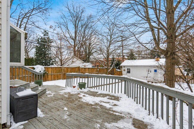 Building Photo - 51 E Schreyer Pl