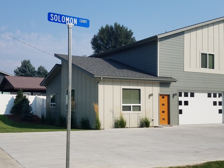 Great home-Perfect location - 1724 N Solomon Ct