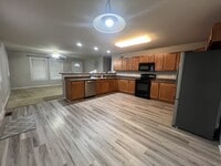 Building Photo - 122 Spence St