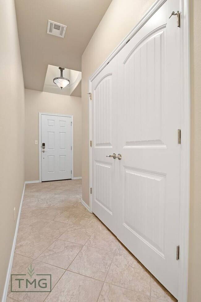 Building Photo - Luxury Gated Patio Home | 2 Bed, 2 Bath | Owasso, OK | Lawn Care Included