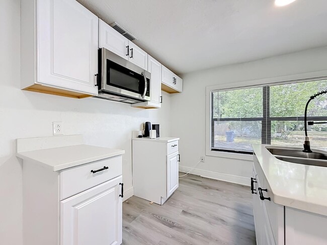 Building Photo - 8414 N 20th St