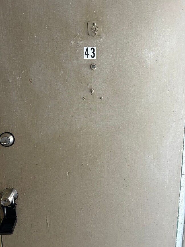 Building Photo - 1221 Kennedy Rd