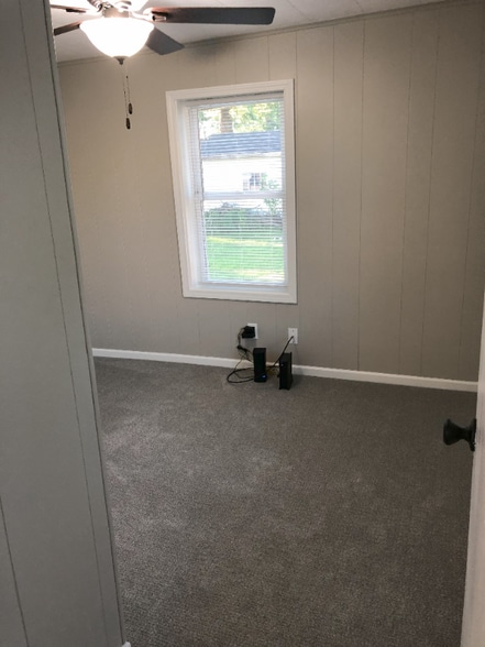 Building Photo - 310 E Saratoga St