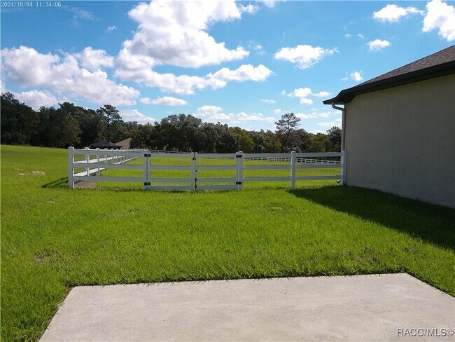 Building Photo - 1381 N Spend a Buck Dr