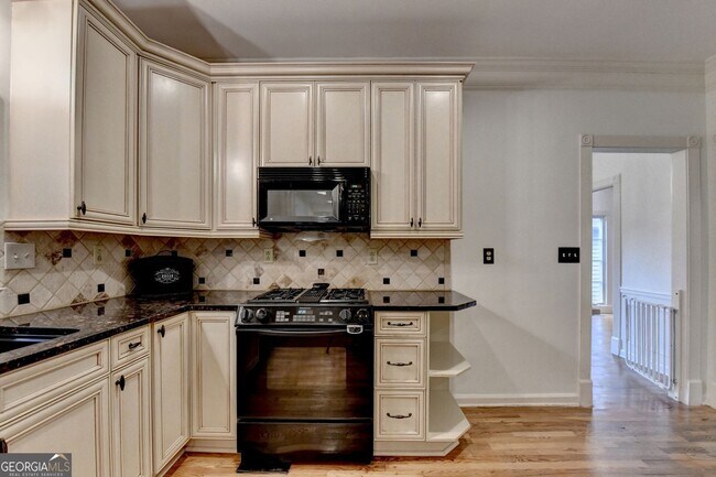 Building Photo - 2611 Briers N Dr