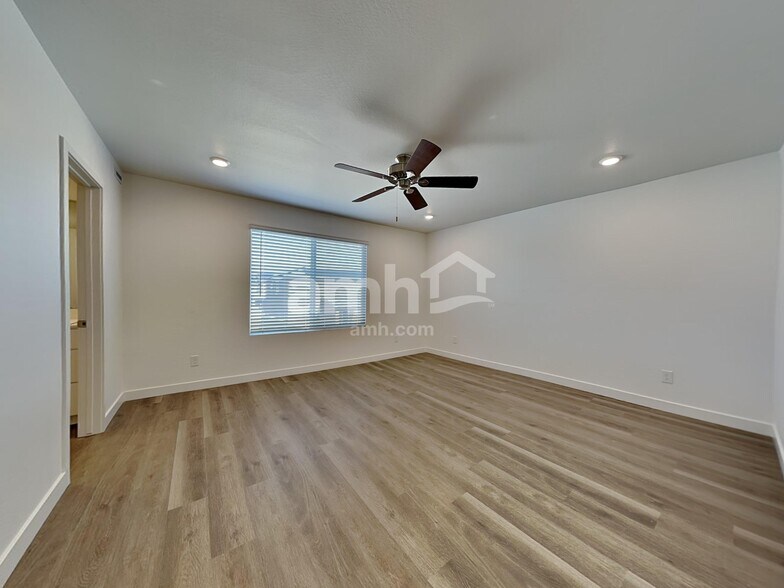 Building Photo - 20177 W Thomas Rd