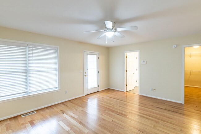 Building Photo - Single Family Home Minutes to DTWN/UVA Area