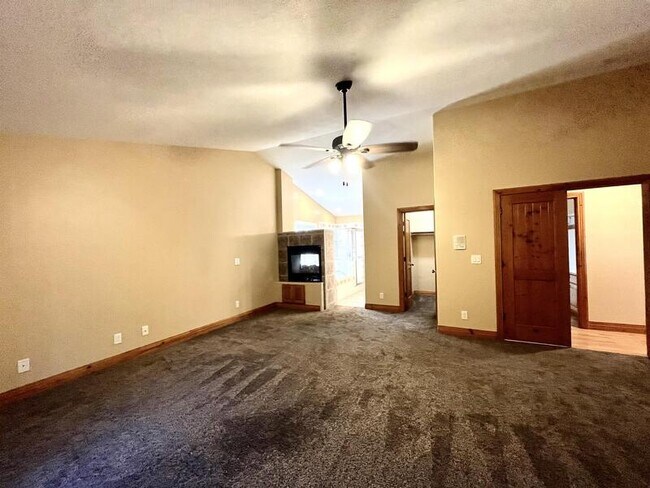 Building Photo - 6363 Murray Bluffs Dr