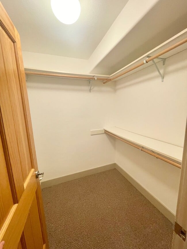 Building Photo - AVAILABLE NOW 3 BD 3.5 BA Townhome in Fremont