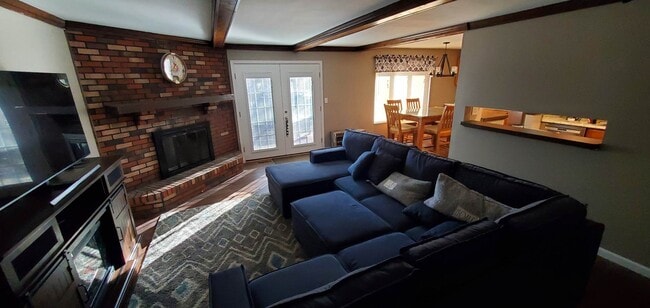 Building Photo - 2032 Meadowside Ln