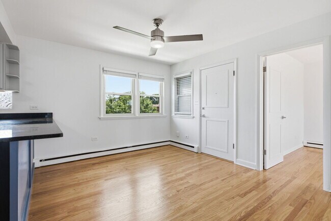 Building Photo - 2726 N Nordica Ave