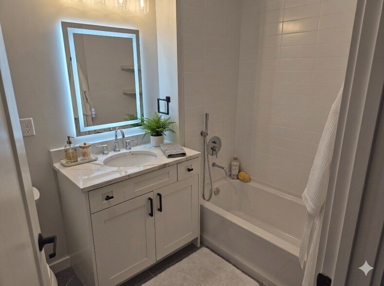 Building Photo - 36 Pleasant St