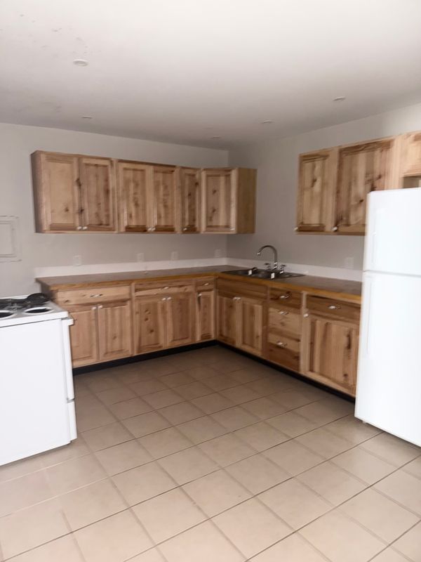 Building Photo - 300 Cedar St