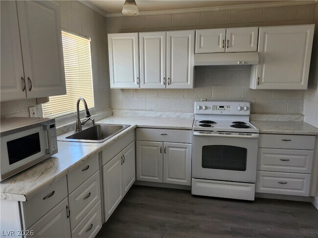 Building Photo - 4624 Evergreen Pl