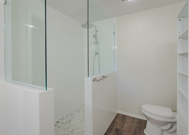 Building Photo - Gorgeous Northwood rental