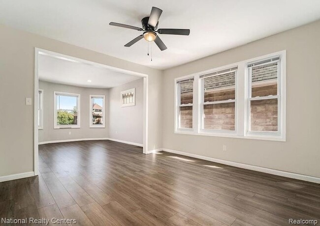 Building Photo - 1045 Casgrain St