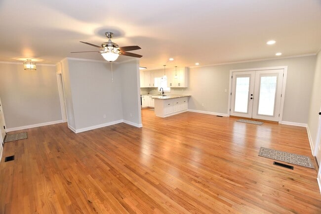 Building Photo - 3645 Shenandoah Dr