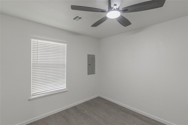 Building Photo - 531 Parkhill Cir