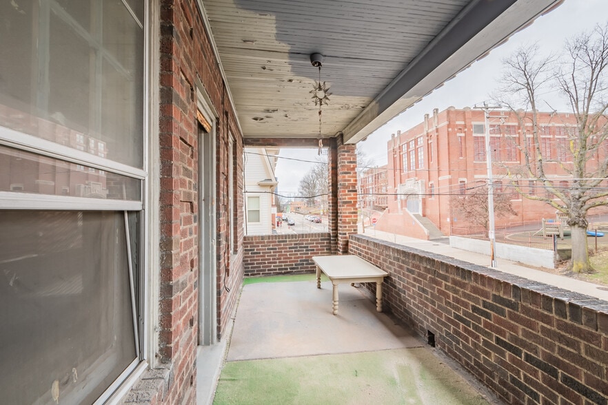 Building Photo - 2114 Bedford Ave