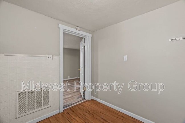 Building Photo - 161 Anistasia Dr