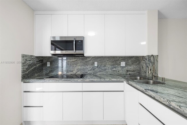 Building Photo - 2425 W 76th St