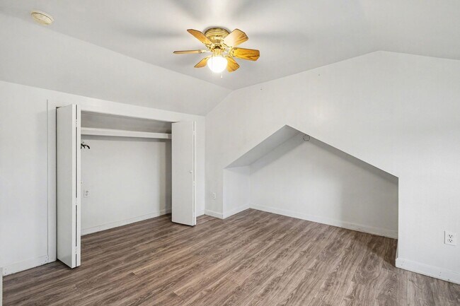 Building Photo - 8009 E Bristol Rd