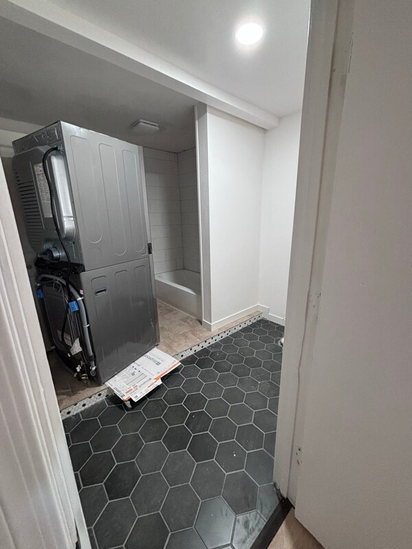 Building Photo - 9402 Claremont Ave NE