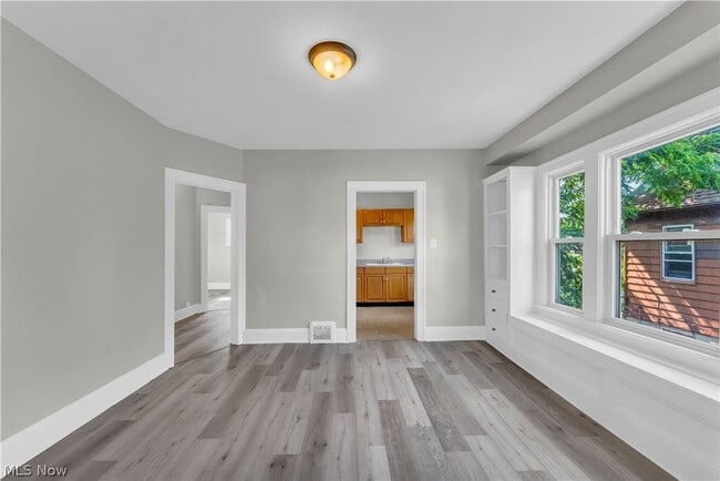 Building Photo - 2133 W 98th St