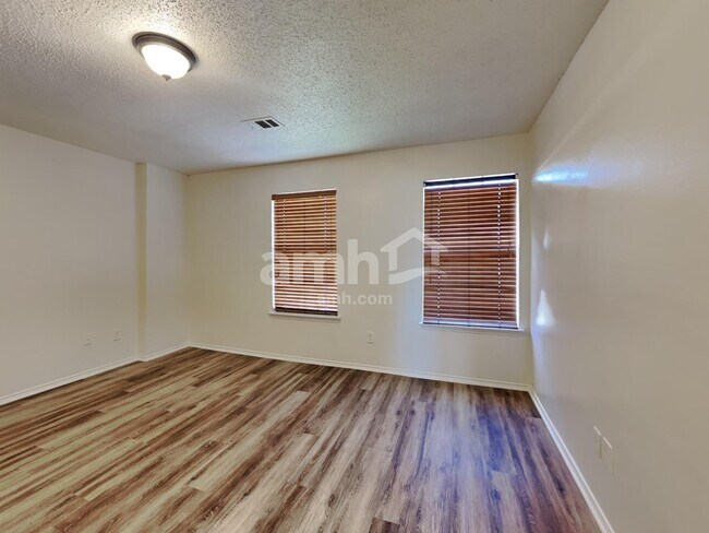 Building Photo - 10308 Oak Branch Ln