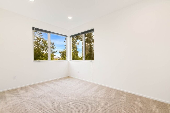 Building Photo - 3 Bedroom Modern Industrial Townhome with City Views & Rooftop Oasis
