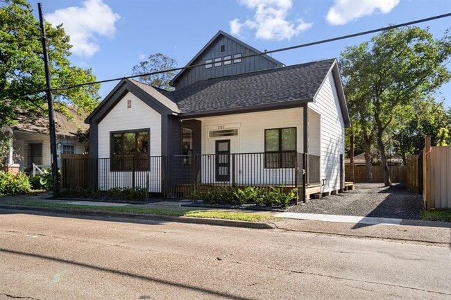 Building Photo - 207 Lockwood Dr