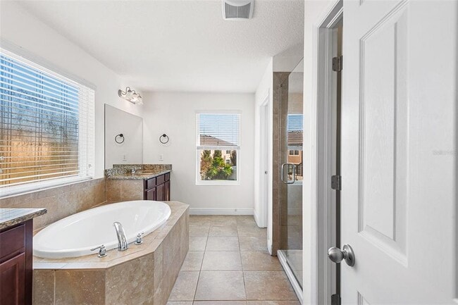 Building Photo - 1848 Oak Hammock Ct