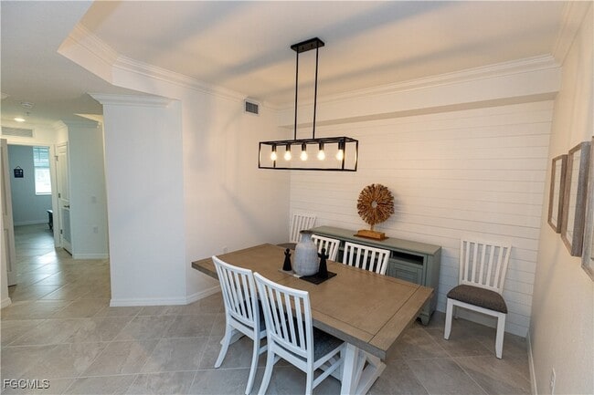 Building Photo - 15375 Grn Acrs Ave