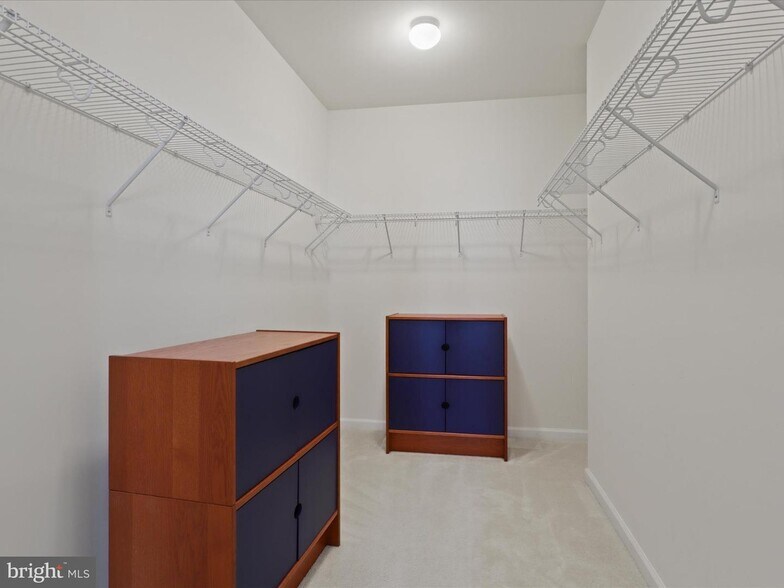 Master Closet - 24637 Woolly Mammoth Ter