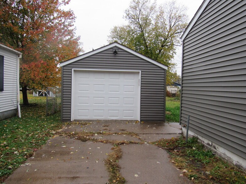 Building Photo - 240 5th St E