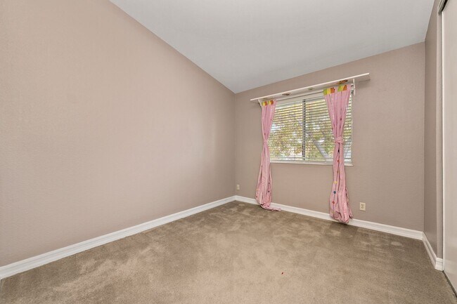 Building Photo - 2Bd/2Bth Condo, hardwood floor, balcony