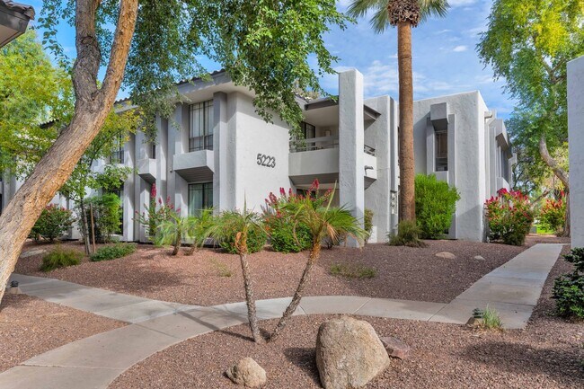 Building Photo - Rates Vary: $1,995 - $2,995