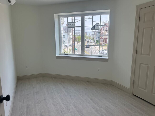Building Photo - 531 Smith St