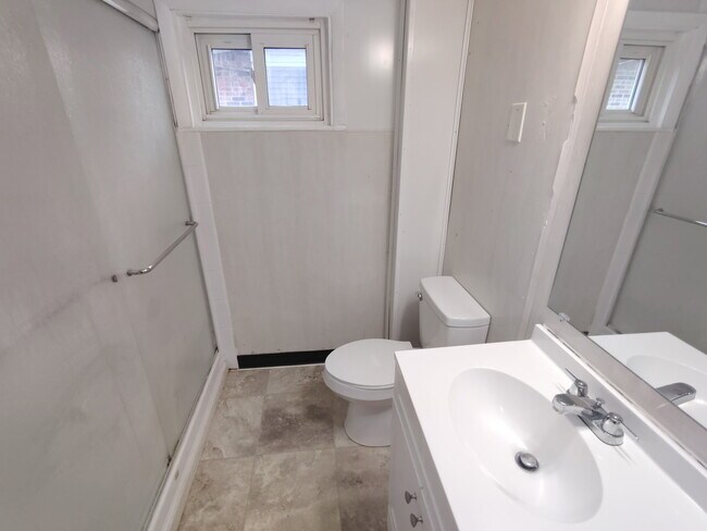 Building Photo - 608 Ellenhurst Dr