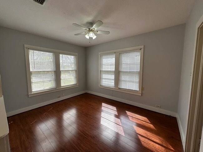 Building Photo - 521 E Charnwood St